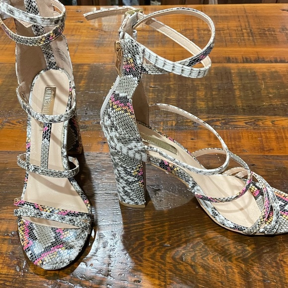 LIKE NEW Olivia Miller Chic Snake Print Strappy High Heels - Picture 8 of 8